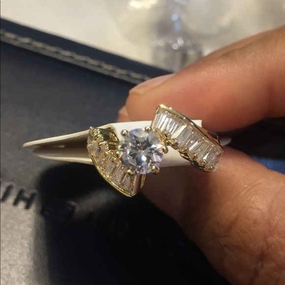 18K GP Size 6 Cubic Zirconia Ring - Picture 4 of 6